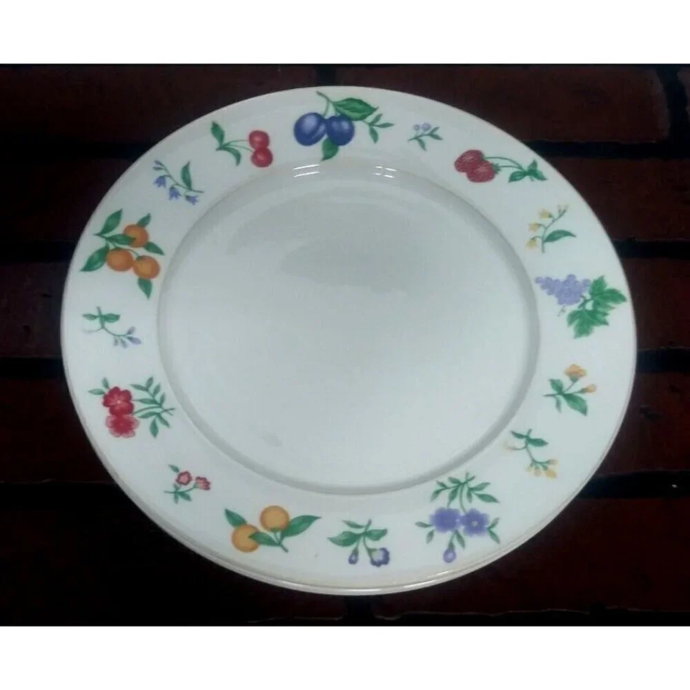 ROYAL MAJESTIC CHELSEA FINE CHINA 3 Dinner plates 1 cup 1 saucer 8432 Beautiful